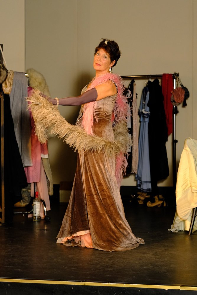 DIVEN STERBEN EINSAM (und erst, wenn sie gut ausgeleuchtet sind)