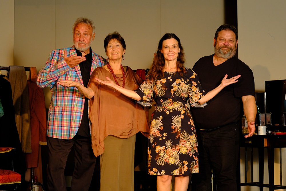 DIVEN STERBEN EINSAM (und erst, wenn sie gut ausgeleuchtet sind)